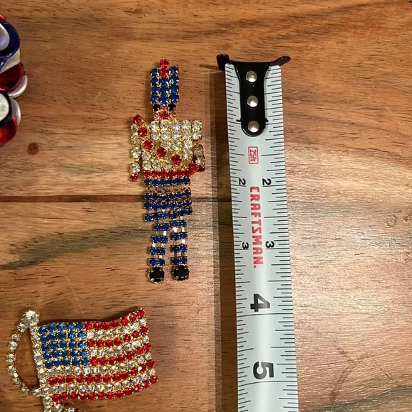 Red white blue patriotic USA flag & soldier broach (2) w/ gold back & bracelets - Picture 11 of 16